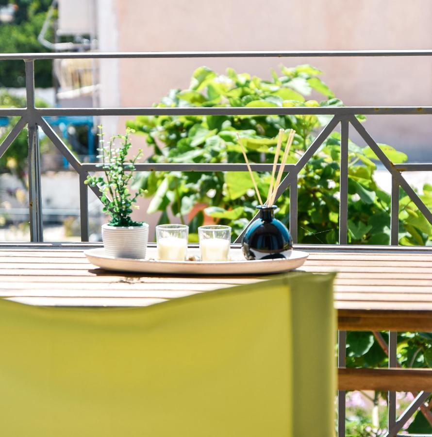 Spacious & Bright Flat With Balcony Lávrion Exterior foto