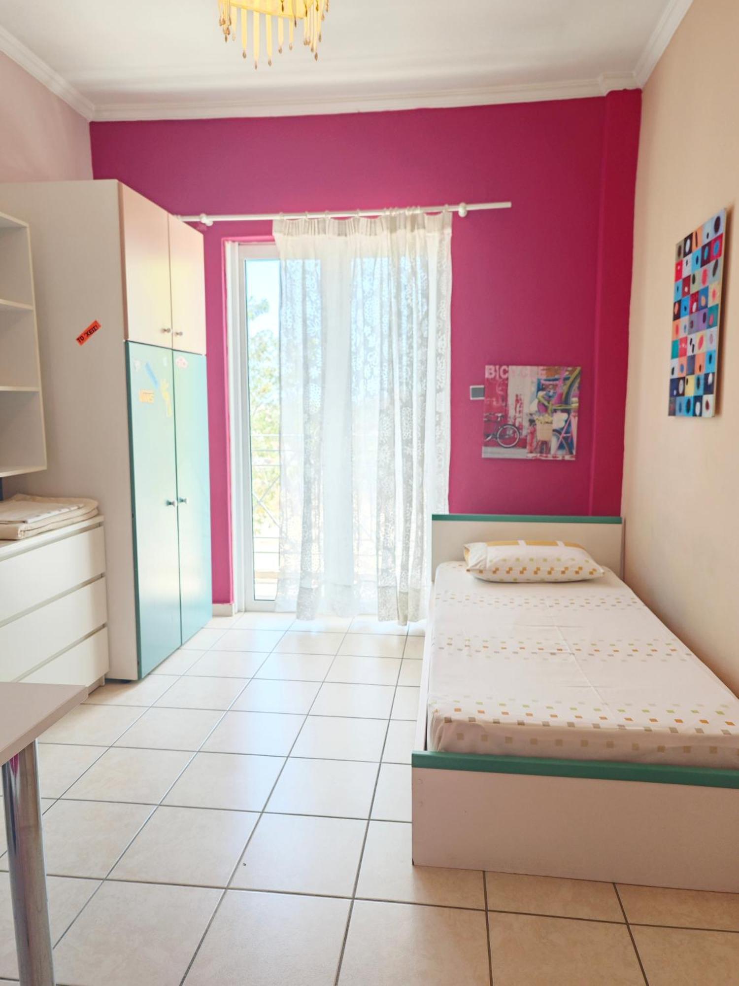 Spacious & Bright Flat With Balcony Lávrion Exterior foto
